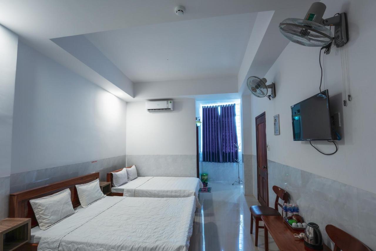 Thanh Ngoc Motel Буонметхуот Екстер'єр фото