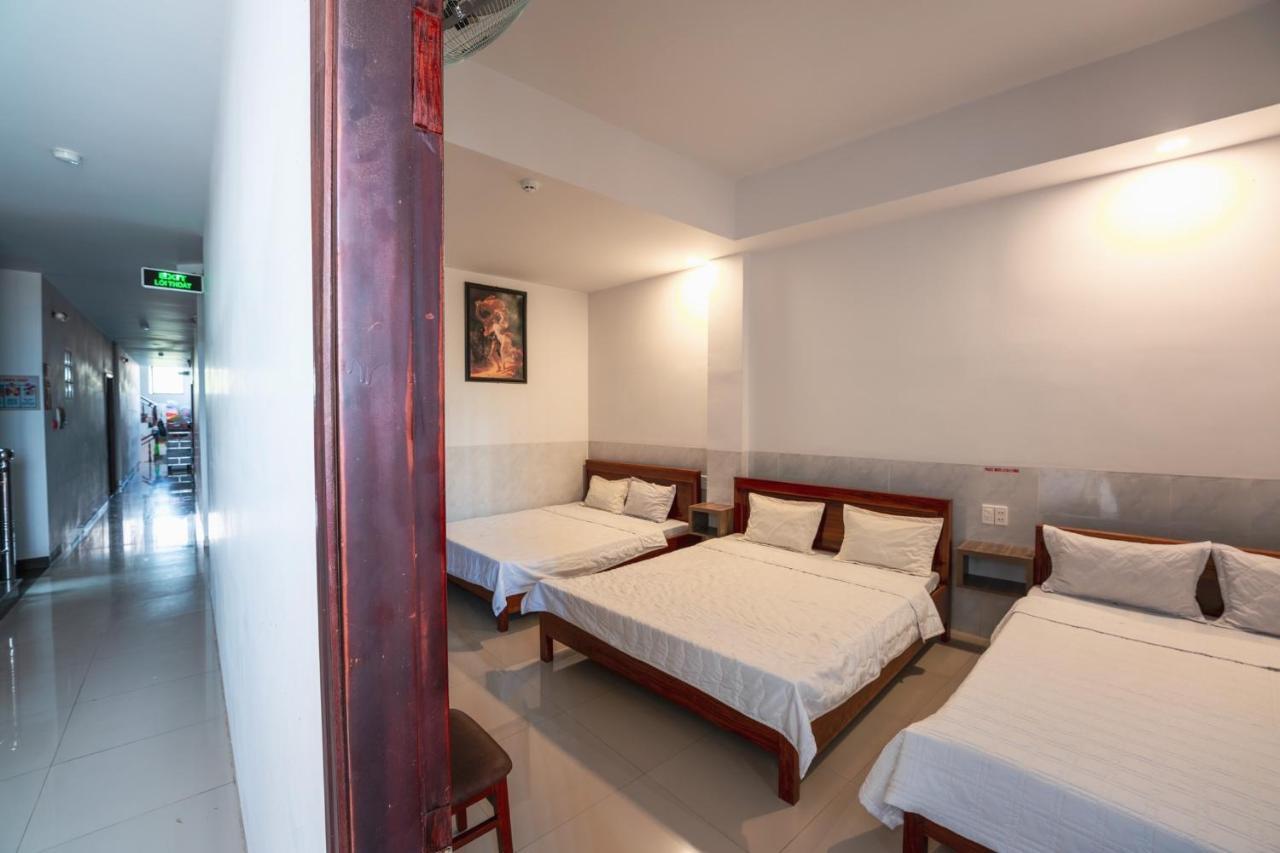 Thanh Ngoc Motel Буонметхуот Екстер'єр фото